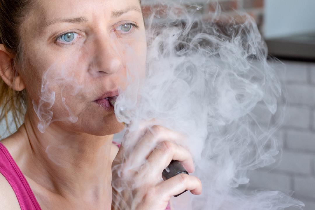 elfbar nachfüll pod läuft aus Cigarette électronique sans nicotine : un danger pour la santé ? - X-Bar® main image 1