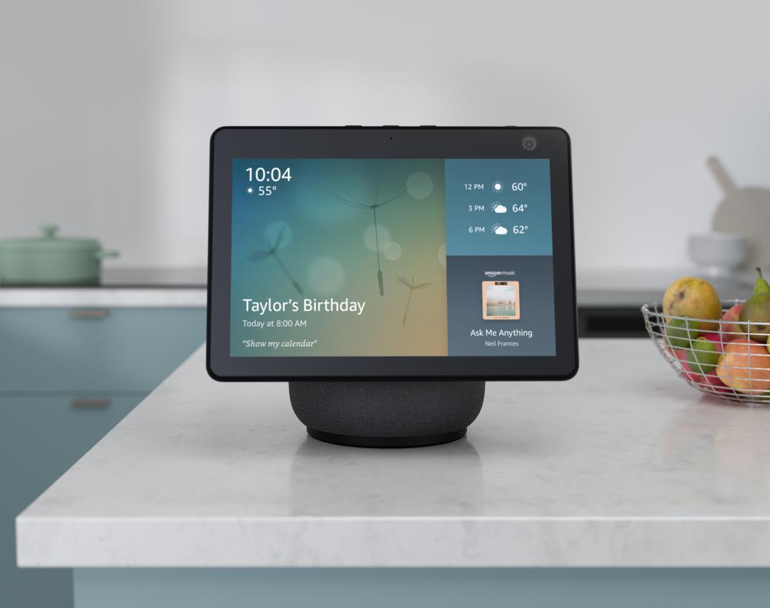 Test de l'Amazon Echo Show 10 : elle vous suit du regard