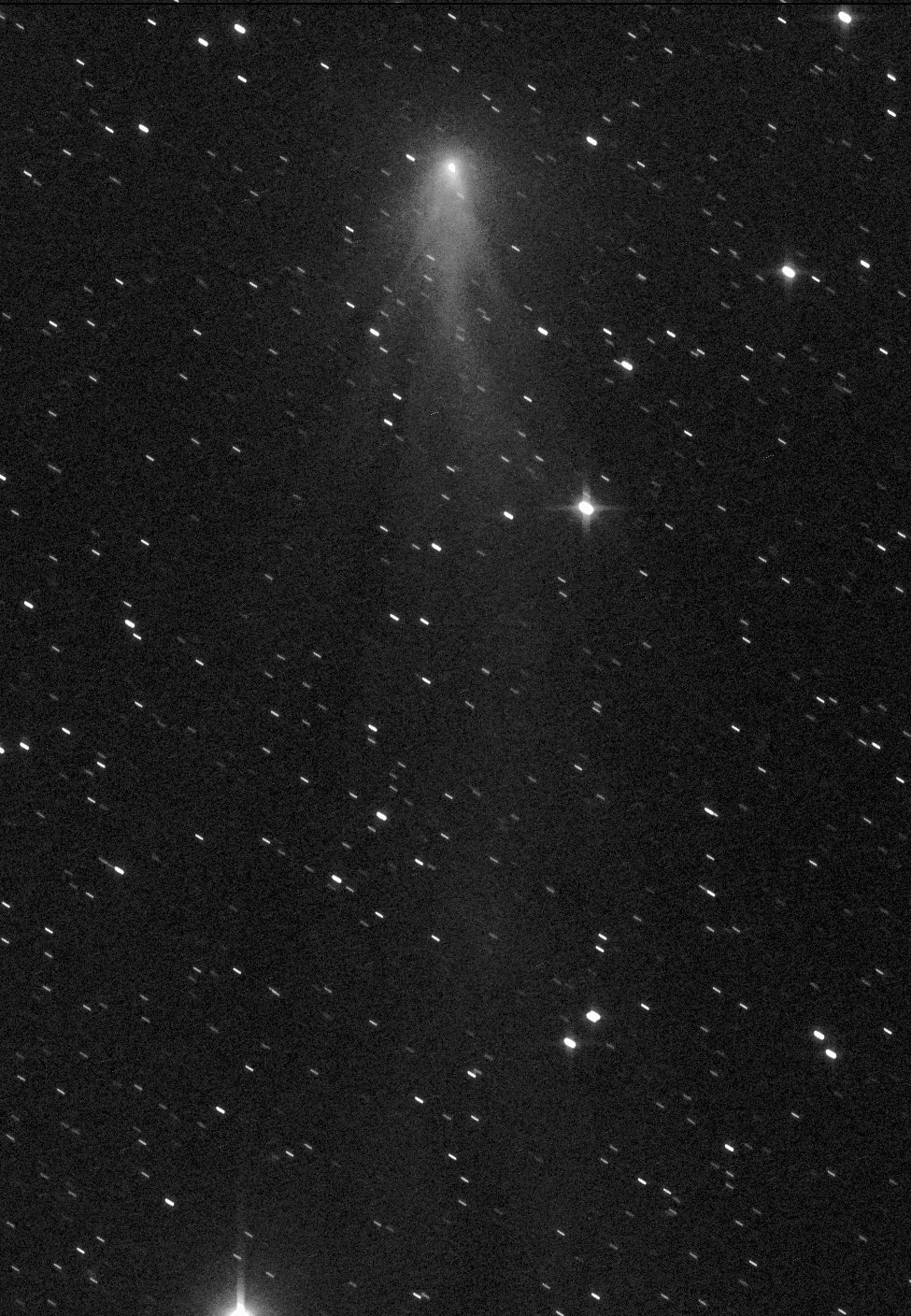 La surprenante comète C/2016 R2 Panstarrs en images, image size:975x1408