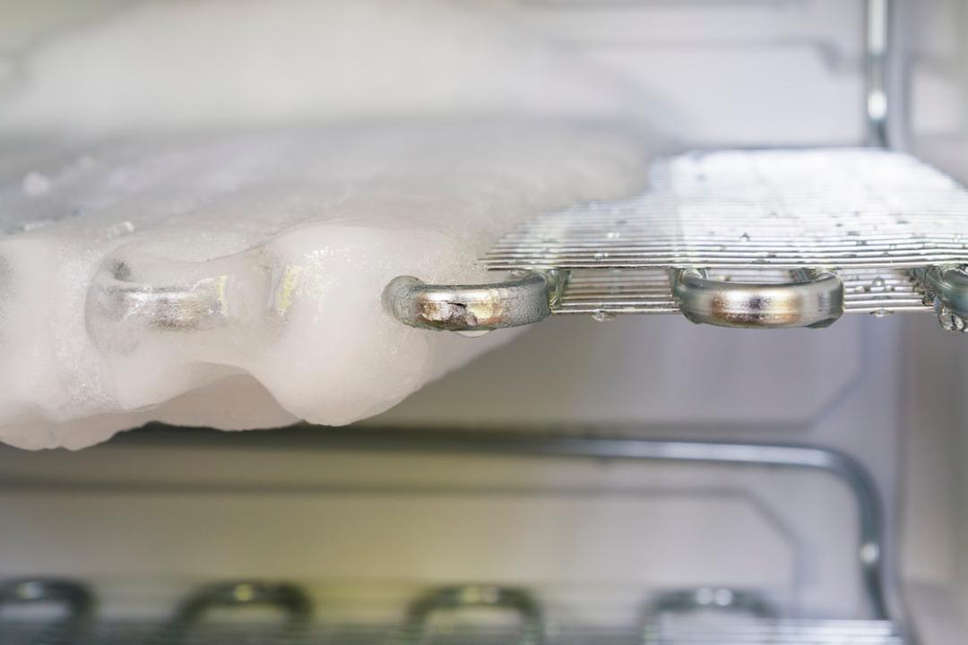 Voici l’astuce la plus rapide pour retirer toute la glace du congélateur
