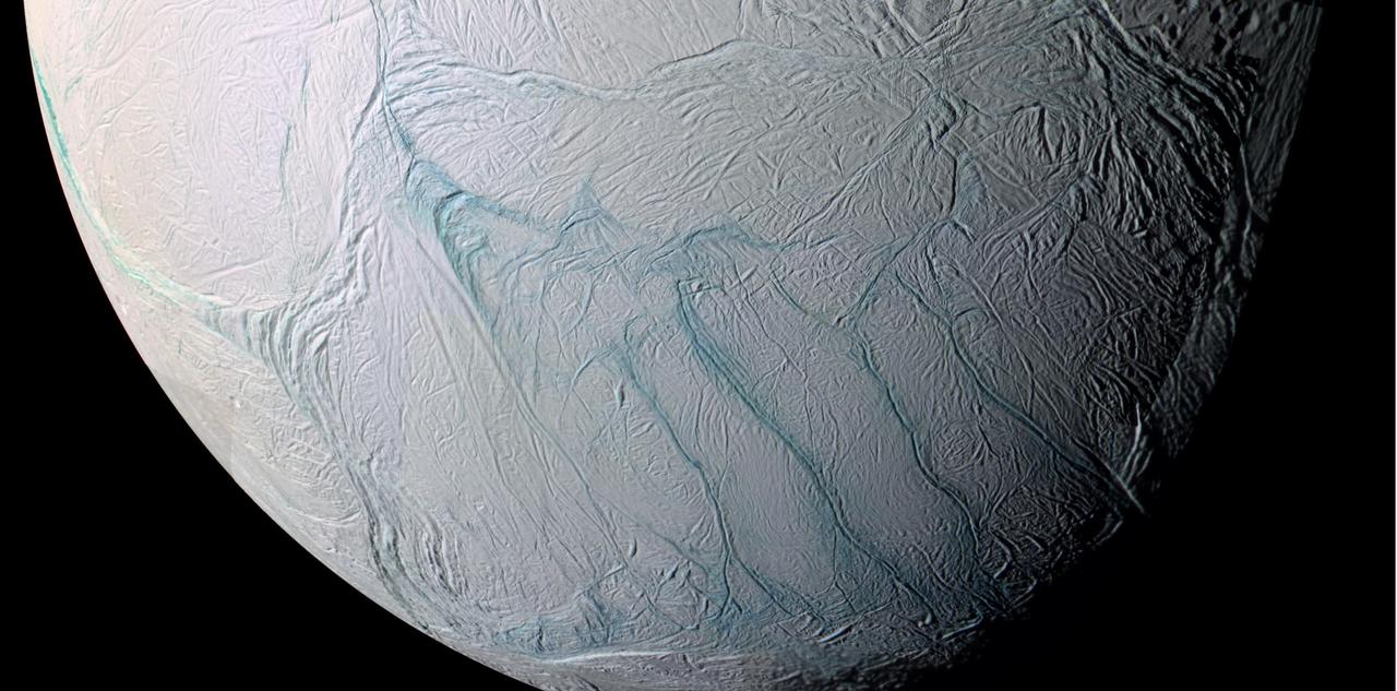Encelade : des simulations pourraient enfin expliquer comment son océan fracture sa banquise