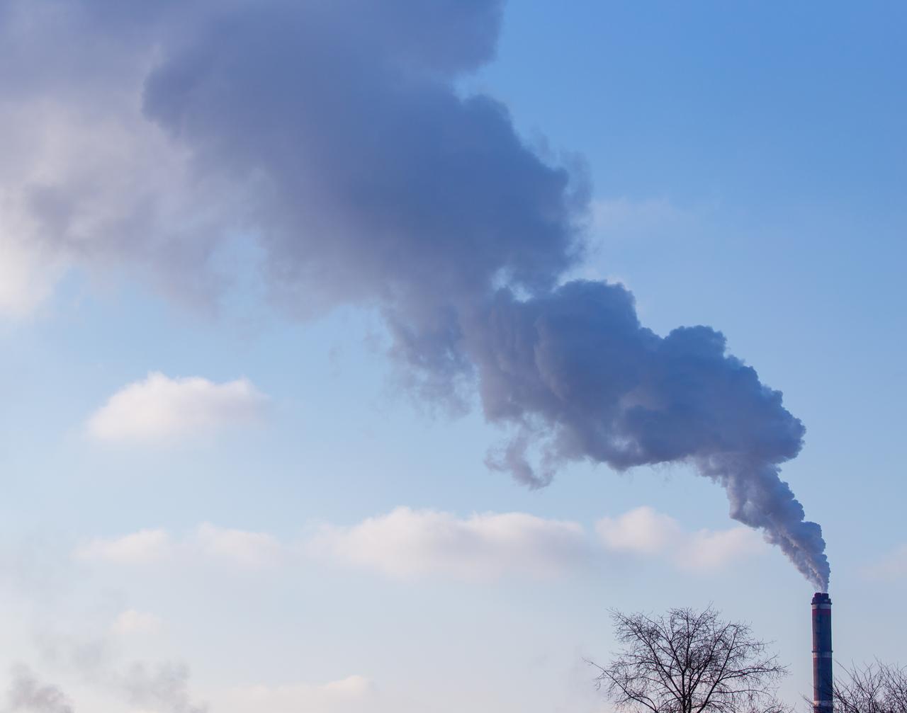 La pollution de l&#39;air extérieur est mesurée par des organismes agréés avec des capteurs en station fixe ou mobile. © schankz, Adobe Stock