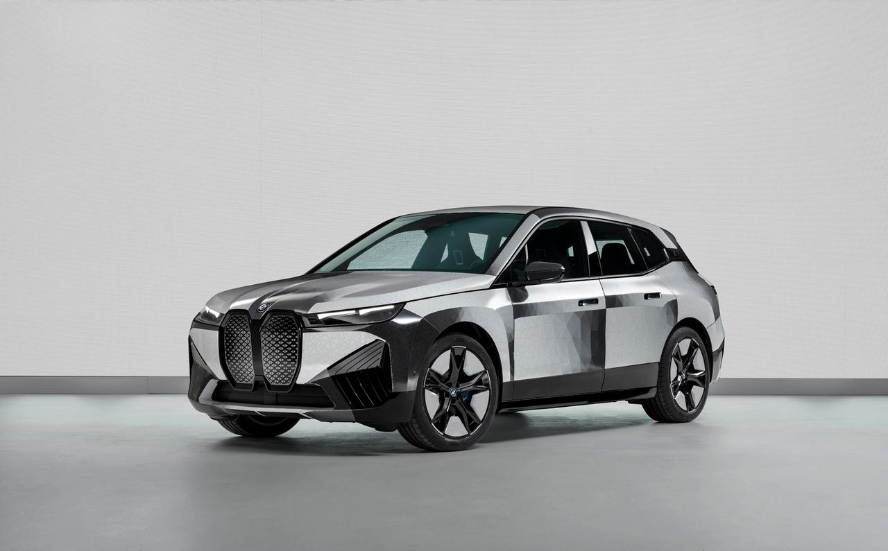 BMW iX Flow : l’incroyable carrosserie E Ink qui change de couleur à la ...