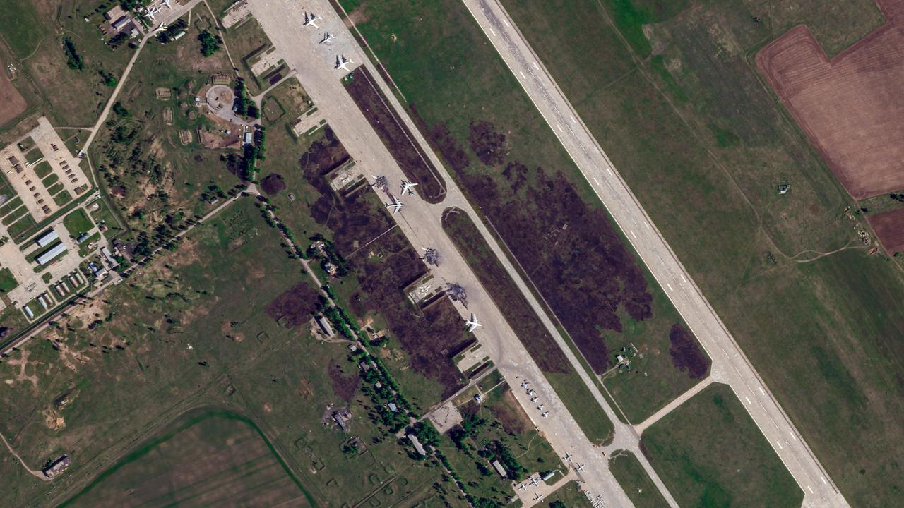 Les images sont impressionnantes : découvrez les bases aériennes russes  attaquées par l'Ukraine vues de l'espace !, image size:1280x720