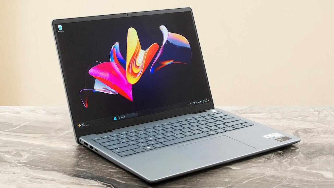 Le PC portable DELL 14 Plus avec Intel Core Ultra 9 et 32 Go de RAM perd 800 € sur le site officiel grâce à une offre inédite