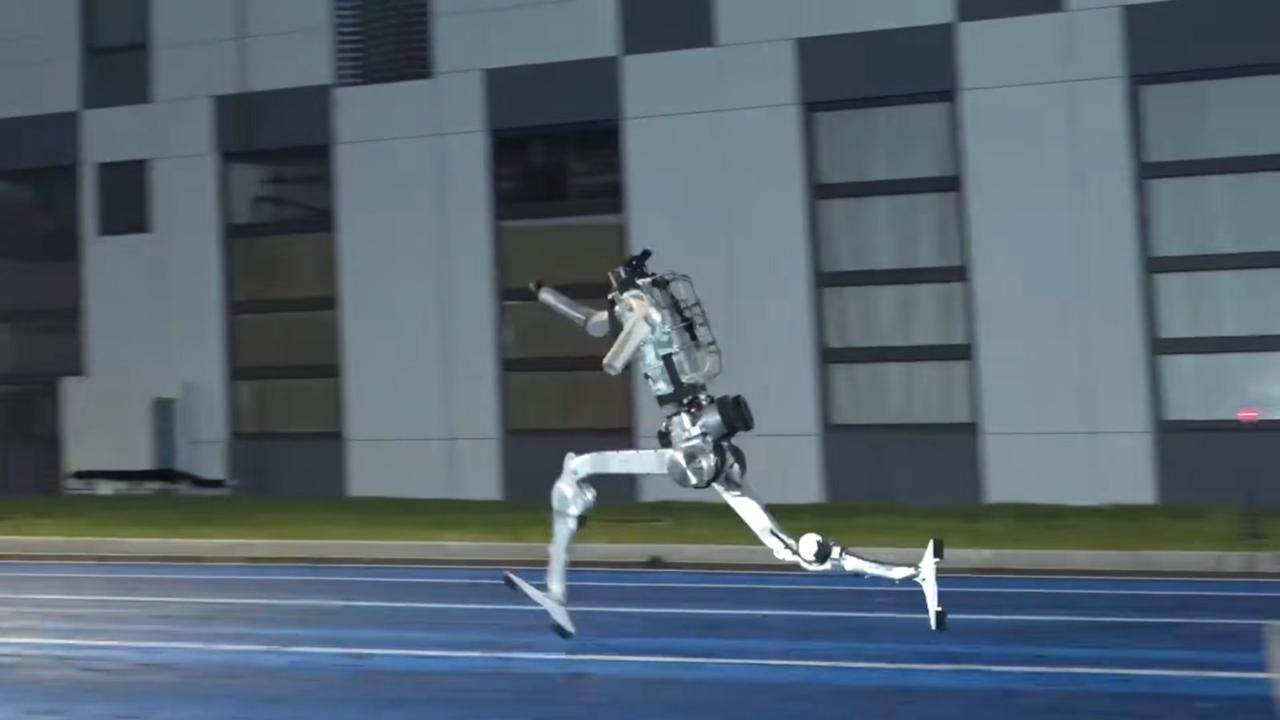 45,6 km/h et un saut de deux mètres : regardez le robot « Superman » pulvériser les limites humaines