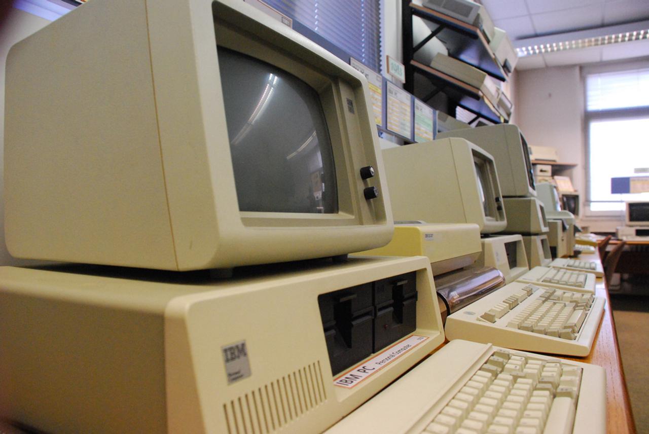 Exclusif : pour ses 30 ans, un IBM PC nous parle !, image size:1280x856