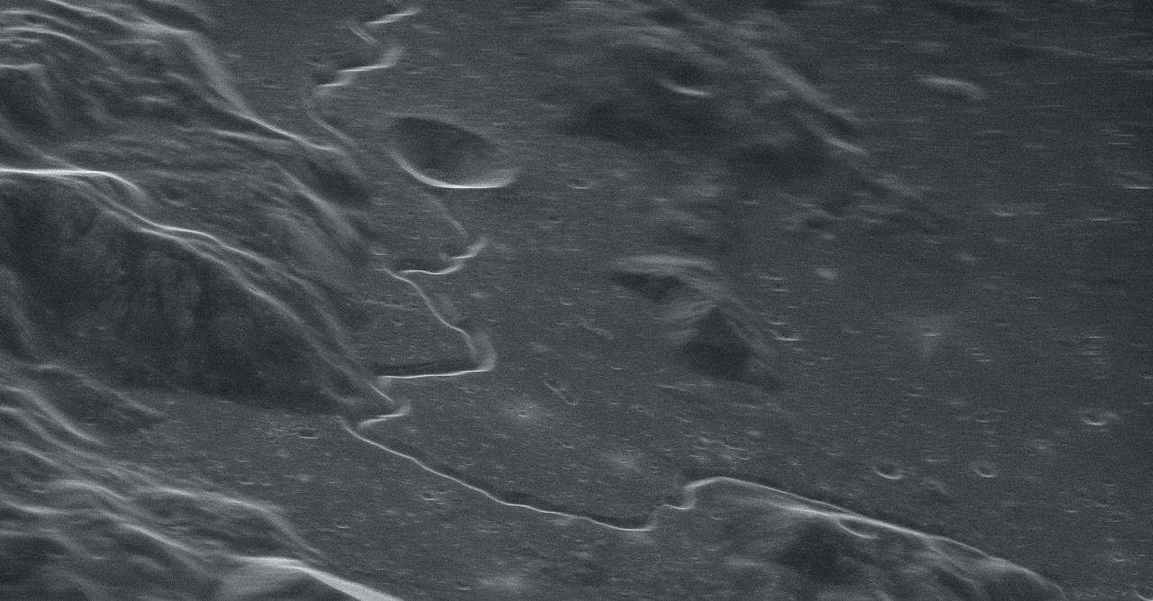 Cette photo à couper le souffle de la Lune a été prise depuis la Terre — free download