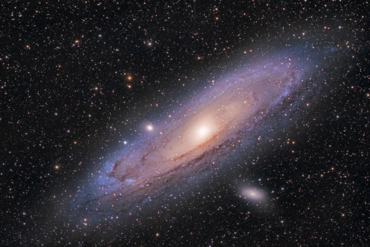 Des astronomes découvrent près d’Andromède une galaxie qui défie le...