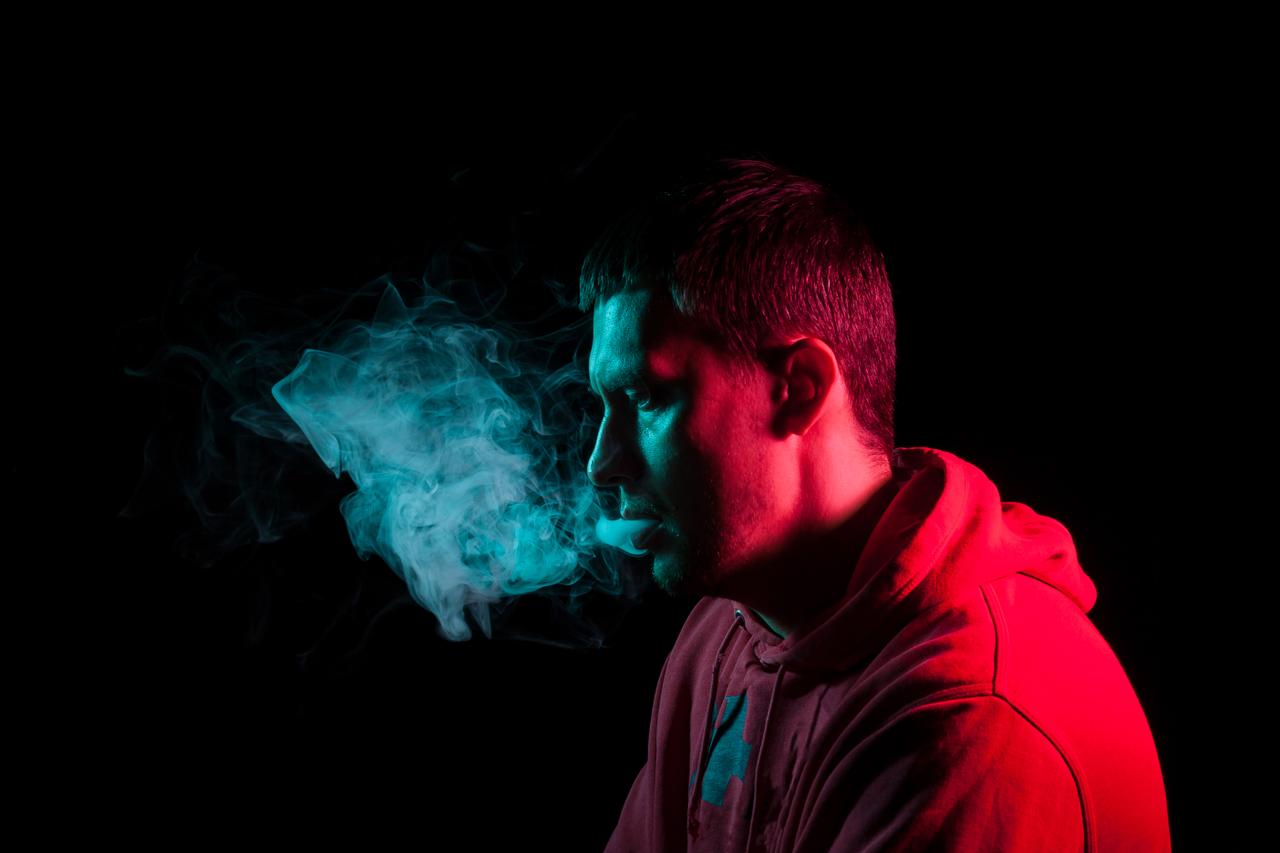 Cigarette électronique : fin du mystère de la maladie pulmonaire aux  États-Unis ?