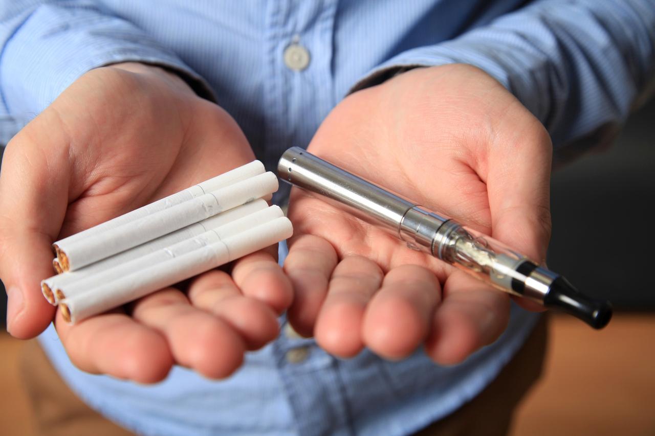 elfbar nachfüll pod läuft aus Le danger des “smartvapes”, ces cigarettes électroniques avec écran et jeux main image 0