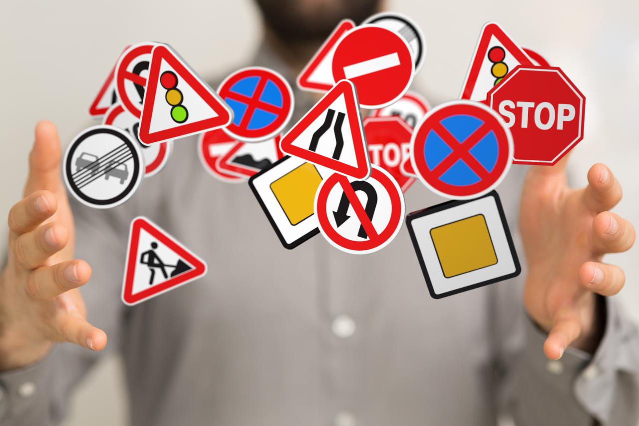 Comment réviser le code de la route en ligne efficacement