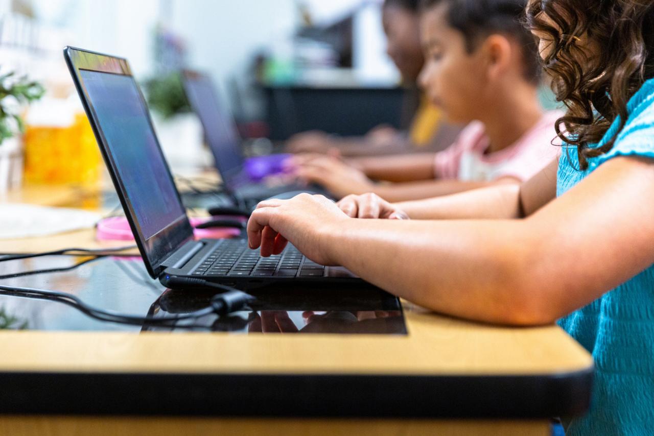 « Ils ne savent même pas faire un copier-coller » : les professeurs s’alarment du niveau informatique des jeunes