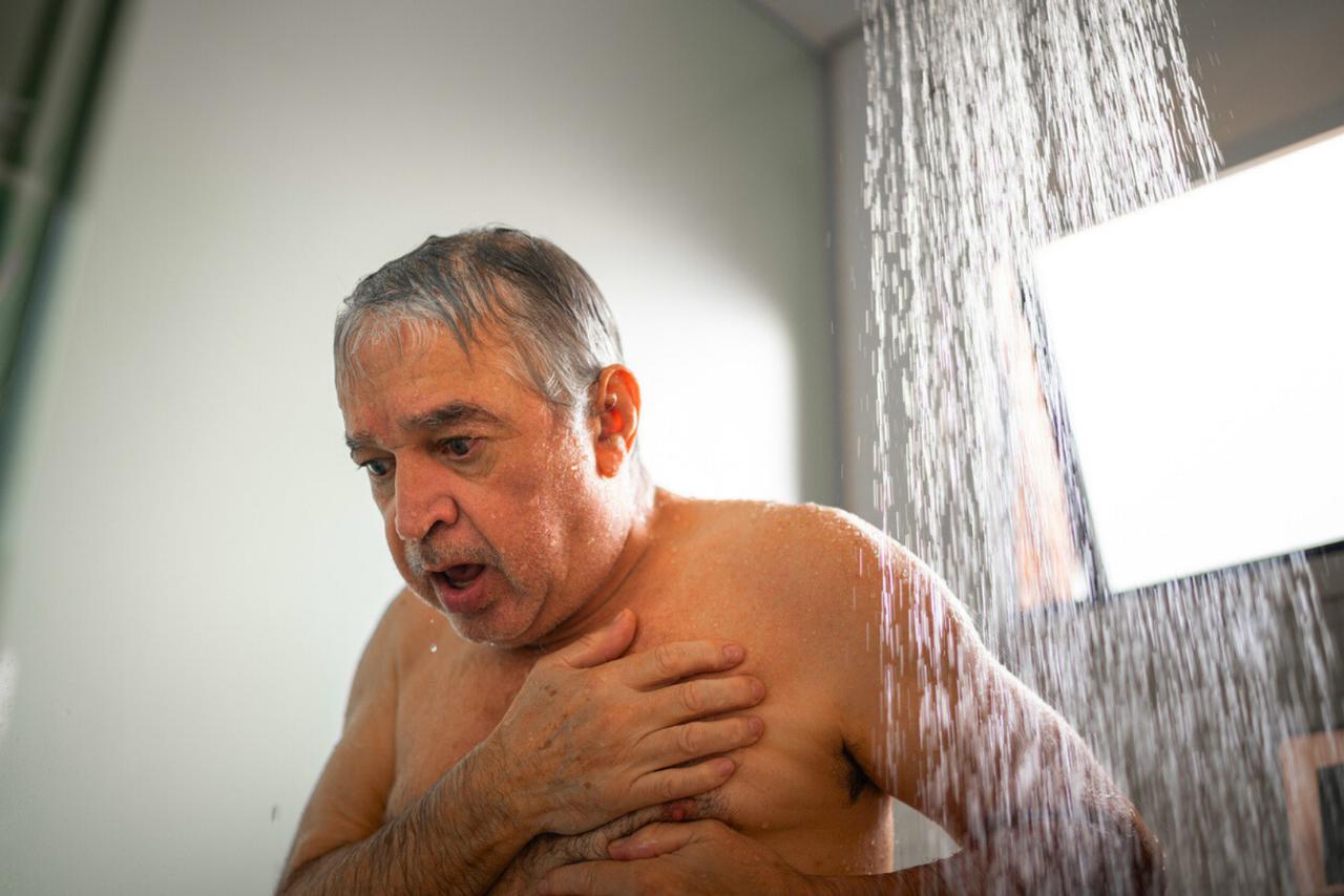 Après 65 ans, cette habitude d’hygiène pourrait fragiliser votre peau sans que vous le sachiez
