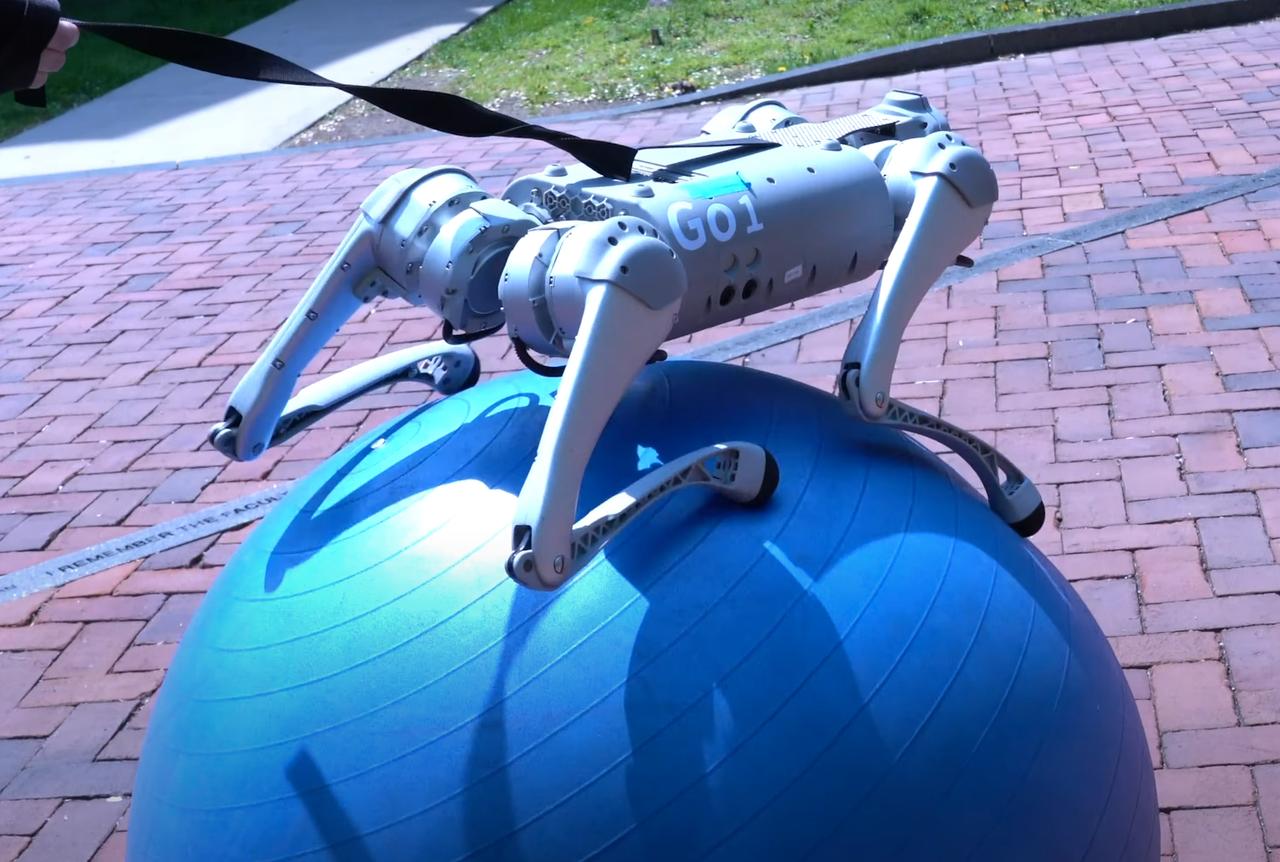Chien Robot Intelligent Réaliste 2025 – Peluche Interactive, Aboiements, Mouvements & Caresses