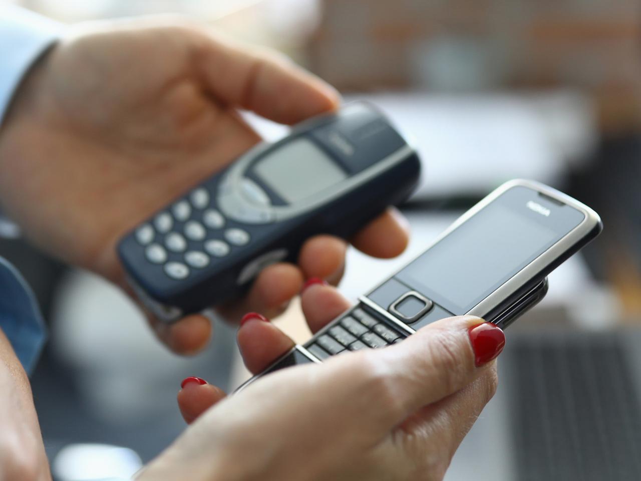 C'est quoi les « Dumb phones », l'arme secrète de la génération Z contre l'addiction aux écrans ?