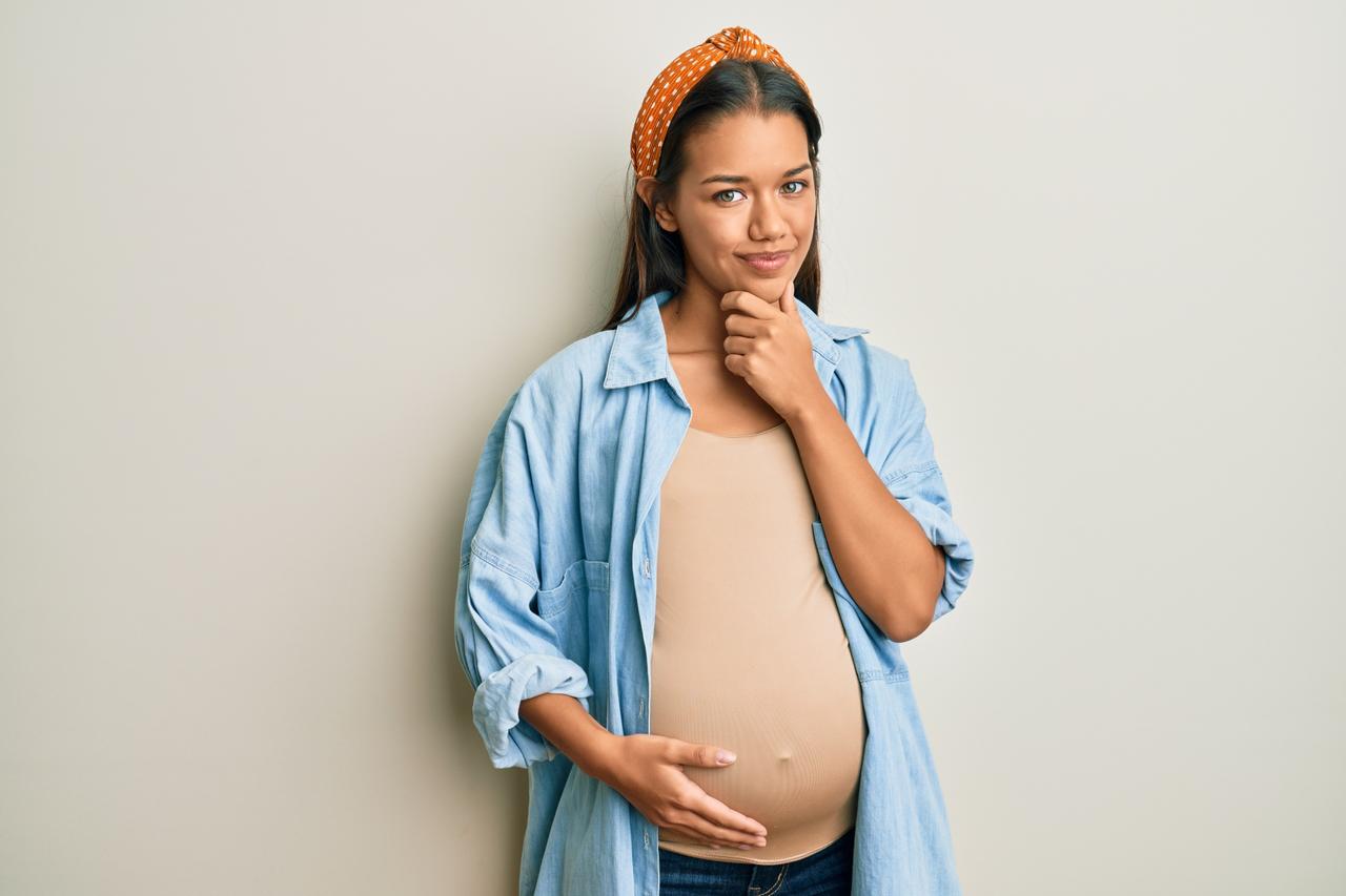 Patient bizarre : elle pratique une auto-césarienne pour sauver sa vie et  celle de son bébé, image size:1280x853