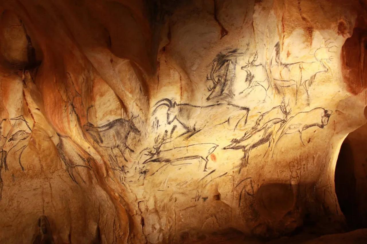 Un éboulement l’avait condamnée pendant 21 000 ans… à l’intérieur, les plus anciens chefs-d’œuvre jamais découverts