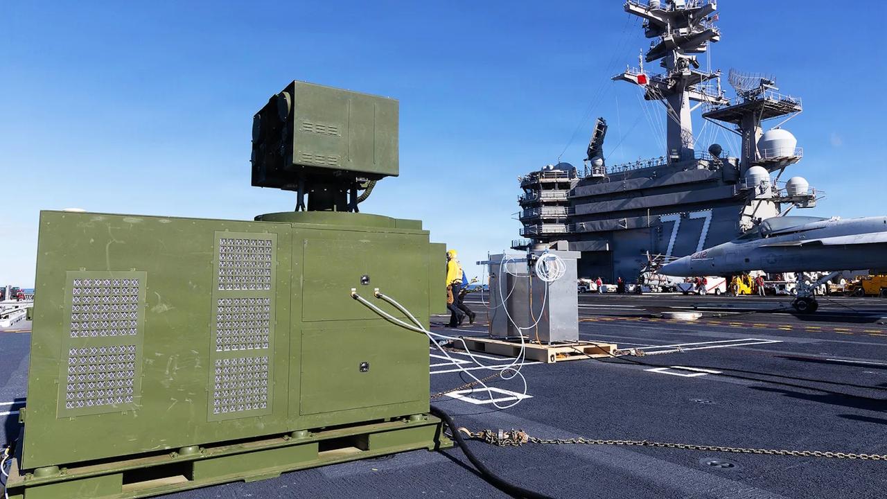 C’est une première : un canon laser anti-drones a été testé sur un porte-avions américain