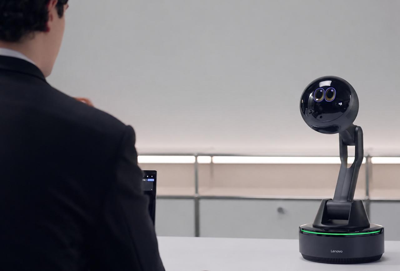 Ceci n’est pas une lampe : Lenovo veut installer un robot IA directement sur votre bureau