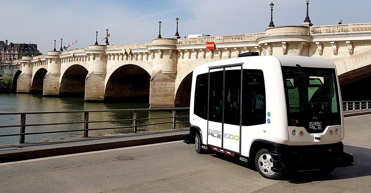 La RATP teste des navettes autonomes dans le bois de Vincennes. La navette électrique conçue par Easymile a par ailleurs commencé à relier les gares d’Austerlitz et de Lyon, dans Paris. © Easymile