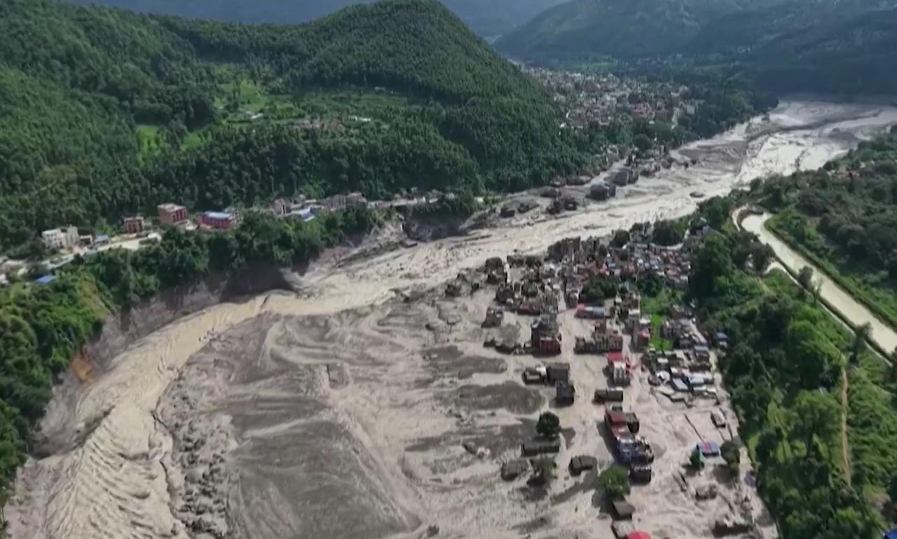 Népal : ces images avant-après révèlent comment la catastrophe s’est formée et la puissance vertigineuse de la crue