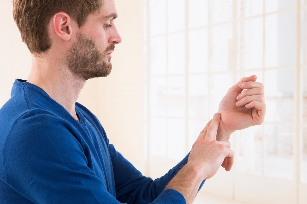Prise de pouls au poignet.&amp;nbsp;©&amp;nbsp;JPC-PROD, Adobe Stock