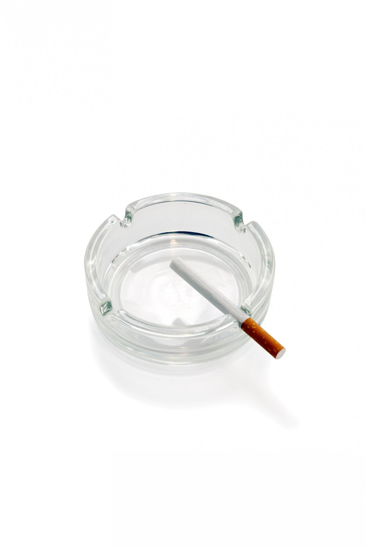 Plaque dentaire : le tabac contribue-t-il  sa formation ?