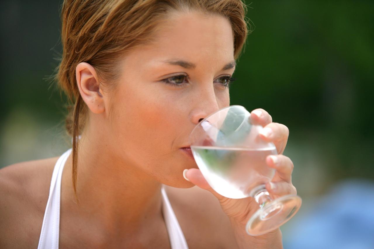 Pourquoi Boire de l'Eau ? Les 5 Bienfaits en 2024 – LXIR Drink, image size:1280x854