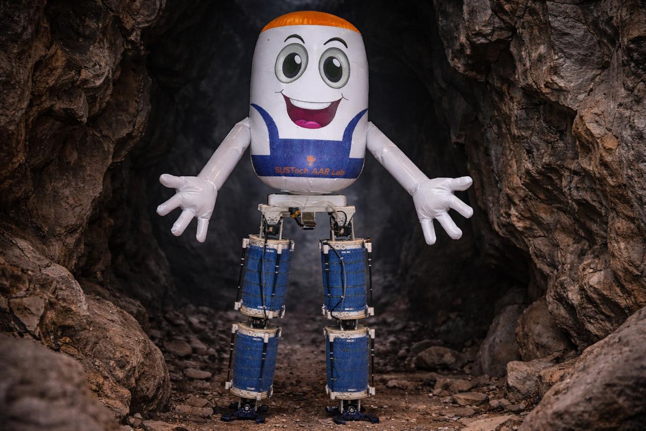 Ce drôle de robot gonflable venu de Chine peut marcher sur l’eau, voler et changer de forme à volonté !