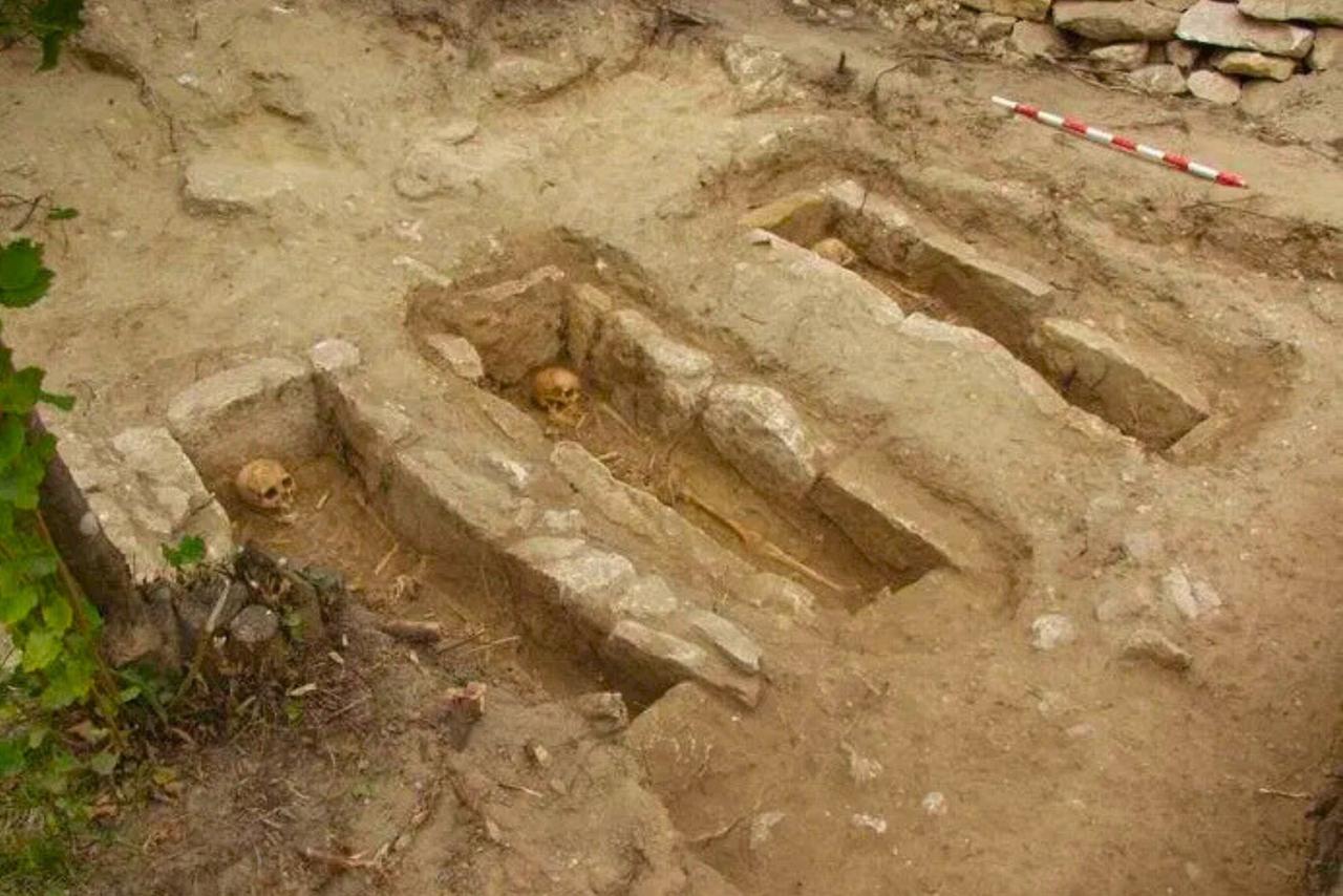 Le site de Las Gobas, au nord de l’Espagne, abritait une société troglodyte durant le Moyen Âge. © Lourdes Herrasti, iStock