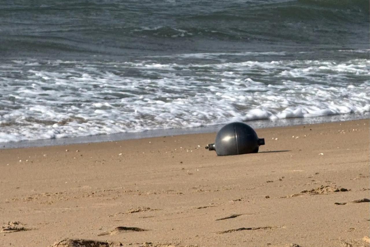 « Je me suis dit que ça pouvait être des extraterrestres » : l’Australie enquête sur de mystérieuses sphères sur ses plages