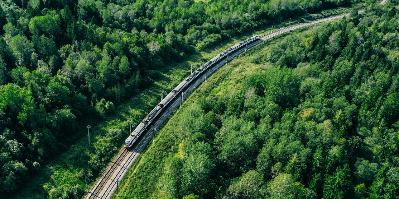 Le train pollue peu, mais un danger grandissant menace ses infrastructures