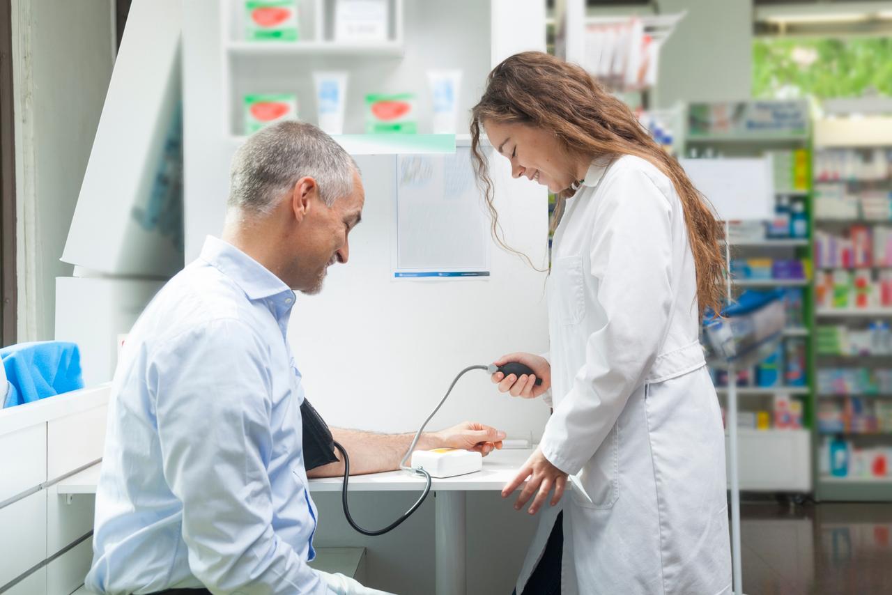 Vieillir en bonne santé : bien traiter sa tension pourrait aussi protéger le cerveau