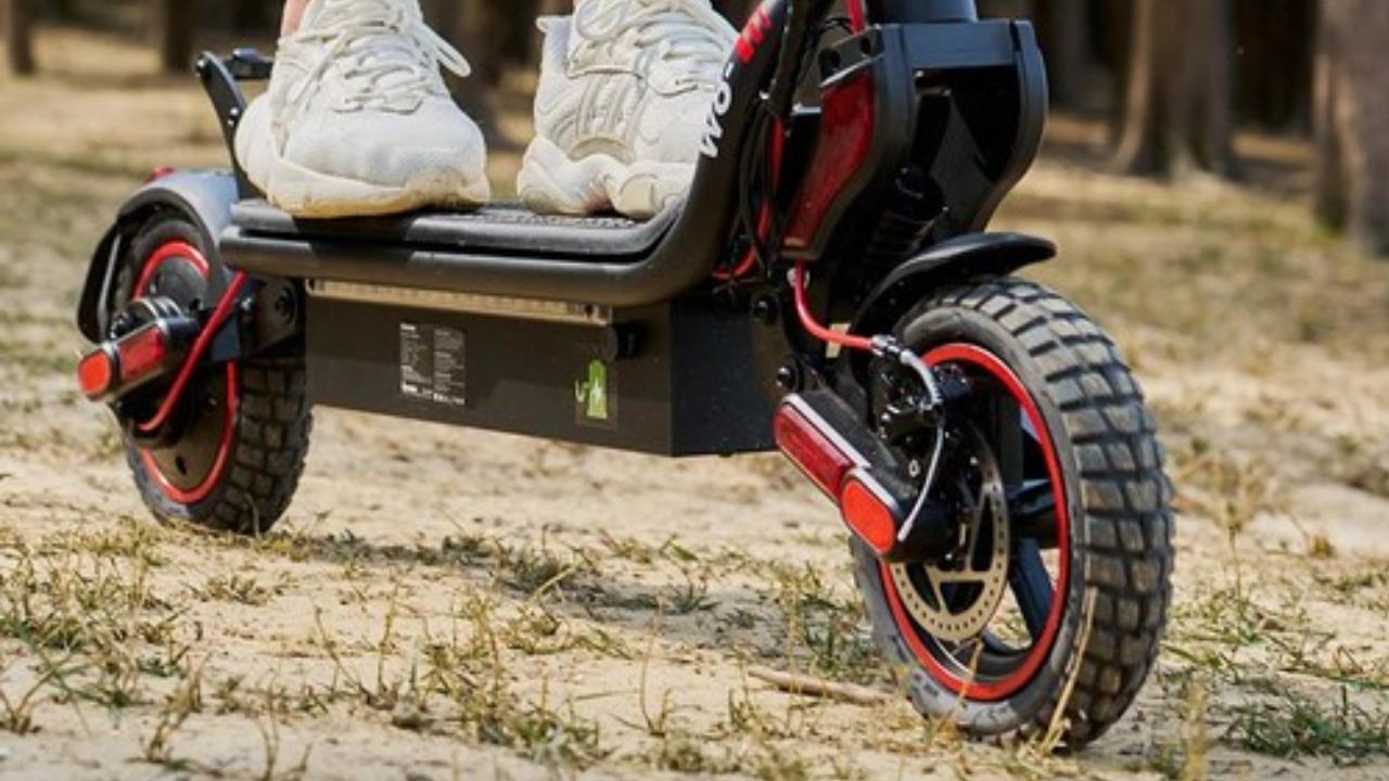 Moteur 750 W, autonomie de 45 km et pneus tout-terrain : la trottinette iScooter W8 est bradée sur AliExpress