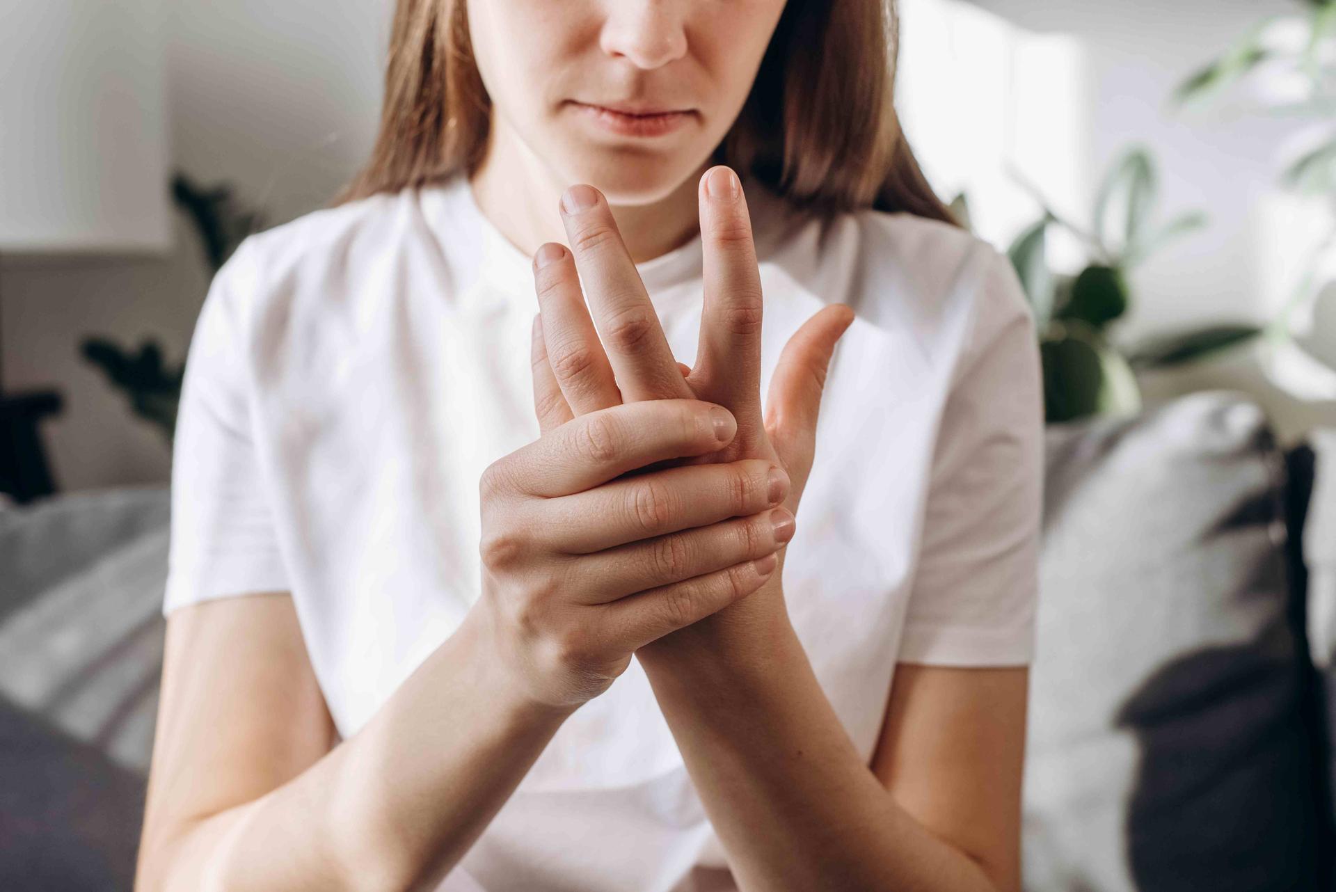 Faire craquer ses doigts provoque t-il de l'arthrite ?