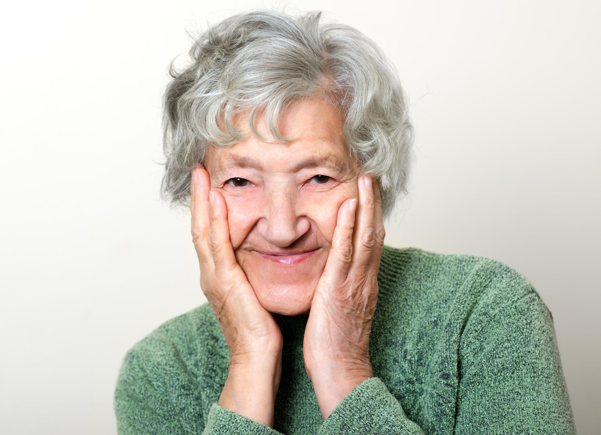 Une simple lumière LED et un haut-parleur pourraient ralentir Alzheimer selon une étude américaine