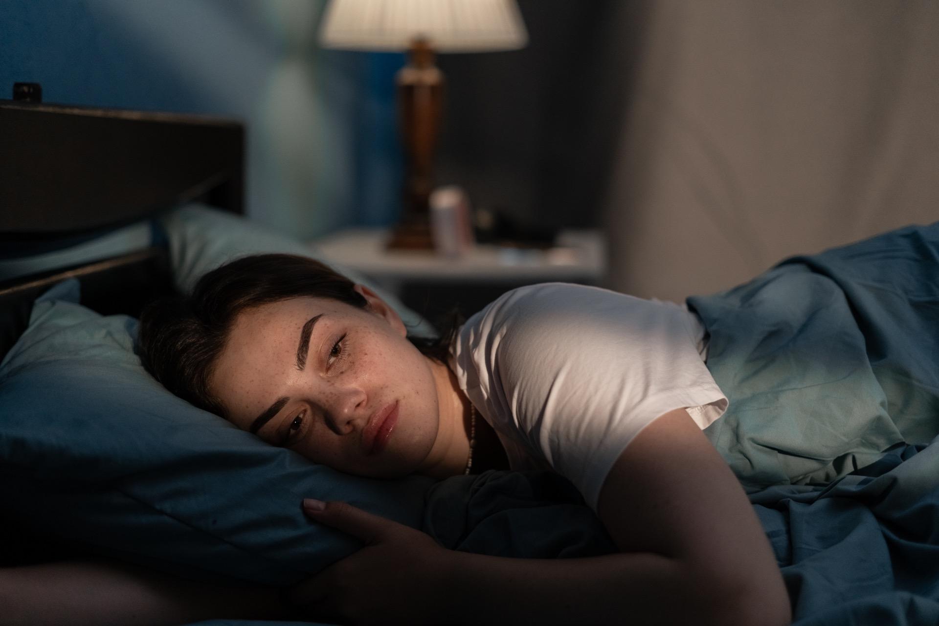 Dormir mal ne fatigue pas seulement : certains symptômes pourraient annoncer une hypertension