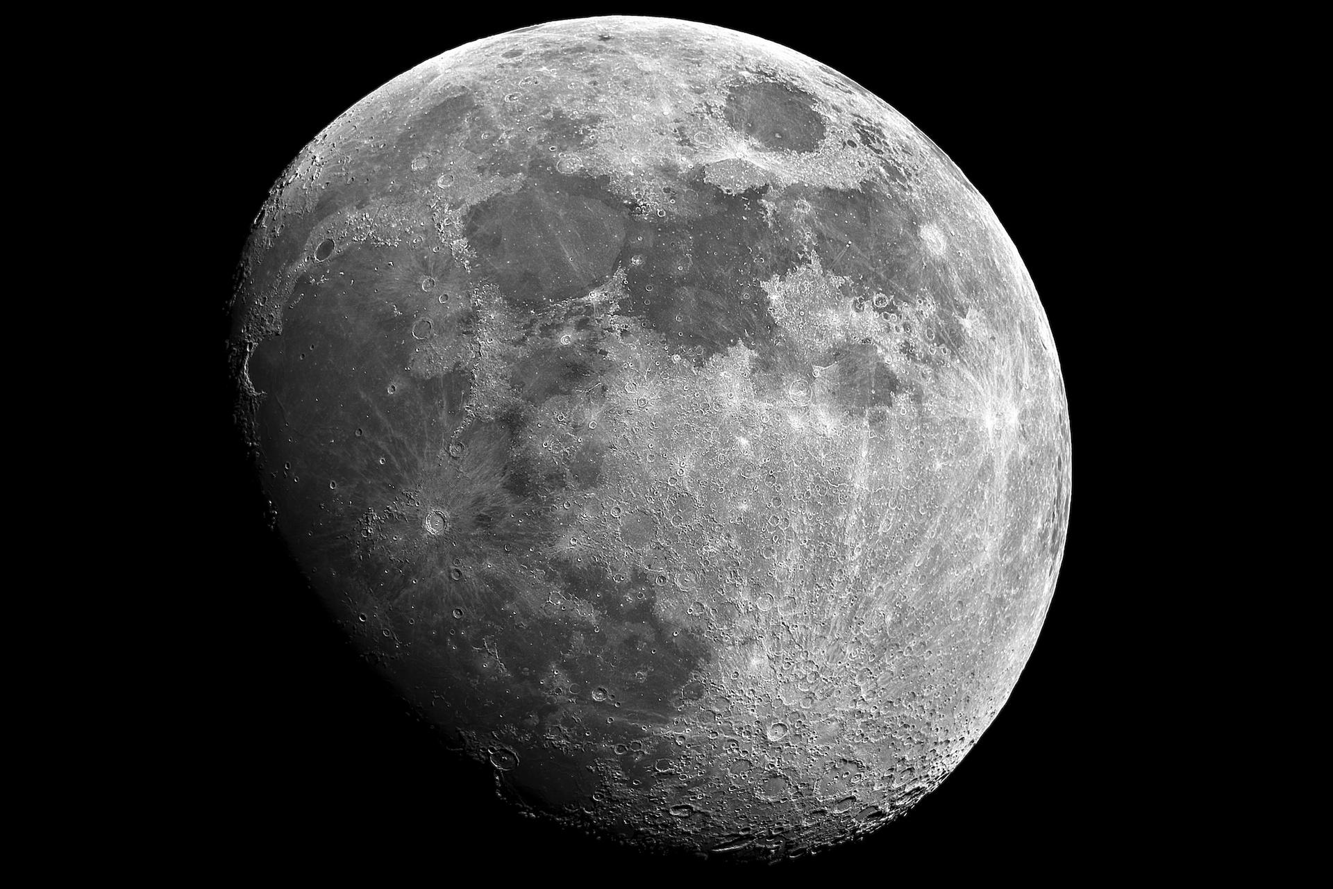 La Lune est en train de rétrécir : plus de 10 000 failles à sa surface révèlent ce qui se passe