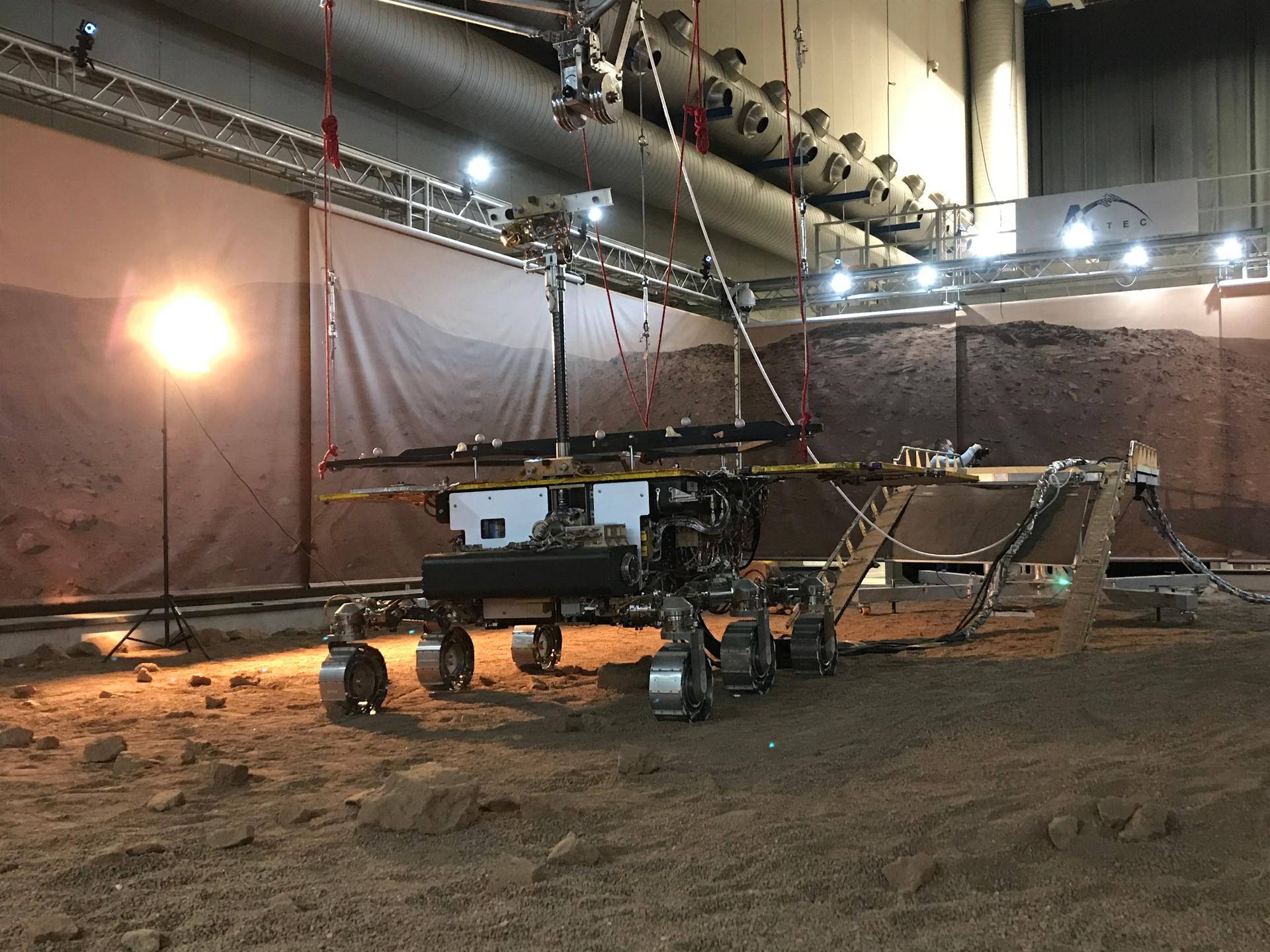 Le rover ExoMars a réussi ses premiers tours de roues : bientôt le ...