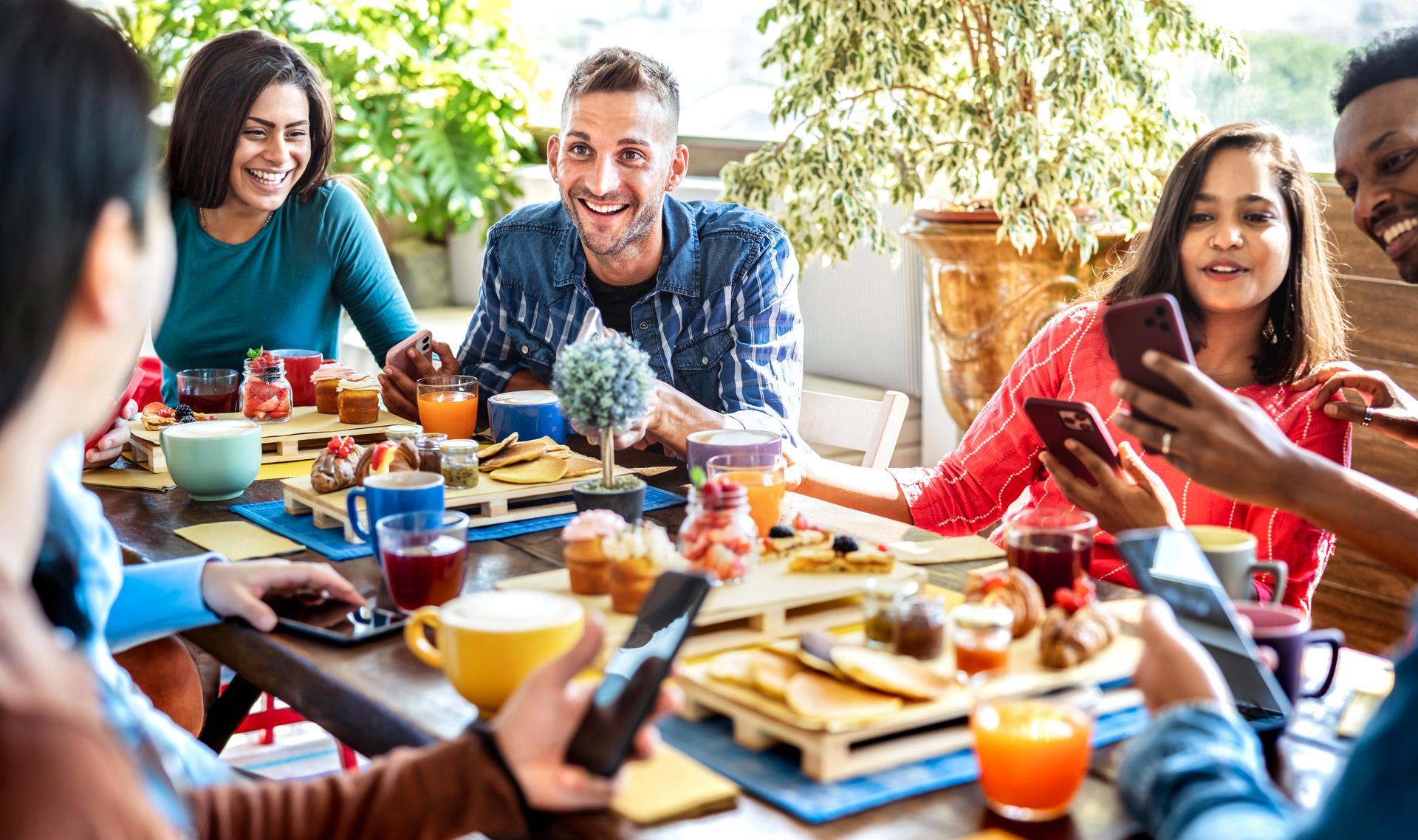 Décaler ses repas le week-end : une étude française met en évidence un risque inattendu pour le cœur