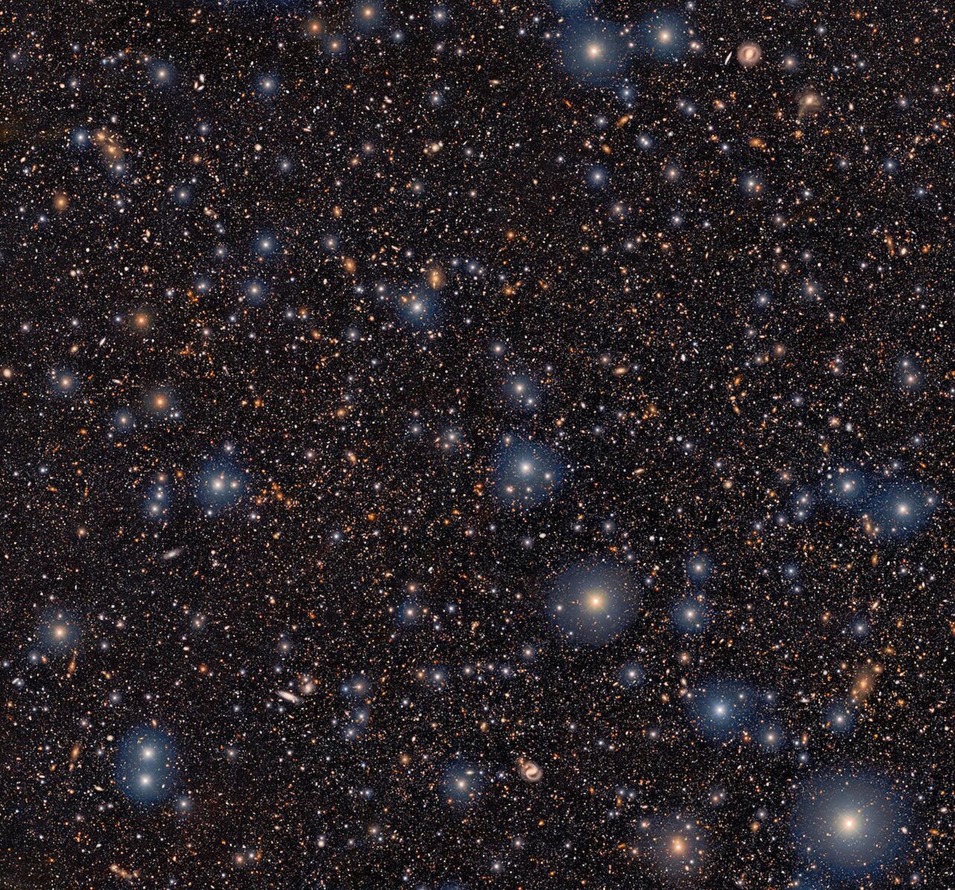 Les astronomes observent un géant cosmique en pleine construction, 5 000 fois plus massif que la Voie lactée !
