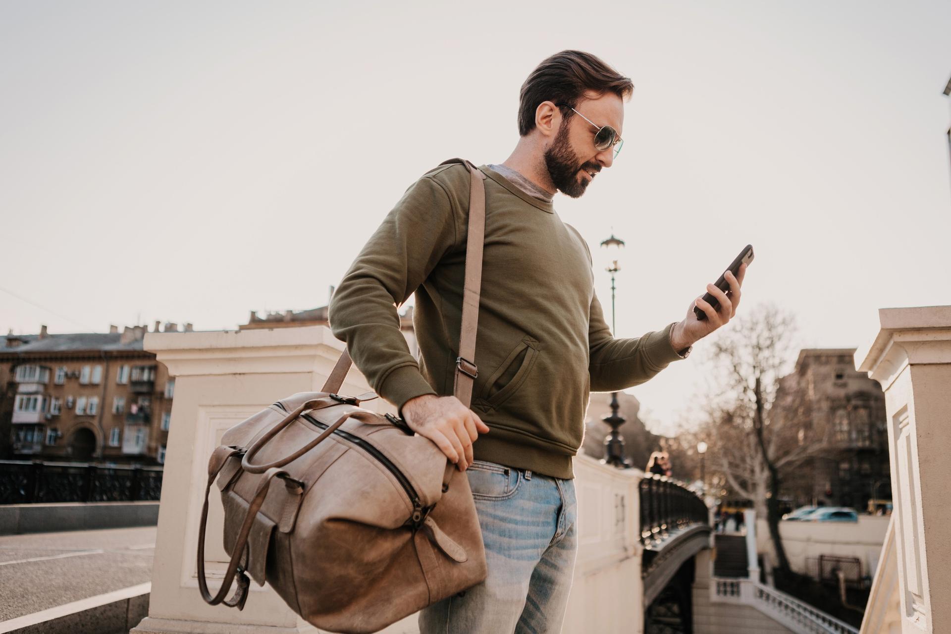 Holafly eSIM vs Ubigi eSIM : data illimitée ou forfait flexible ?