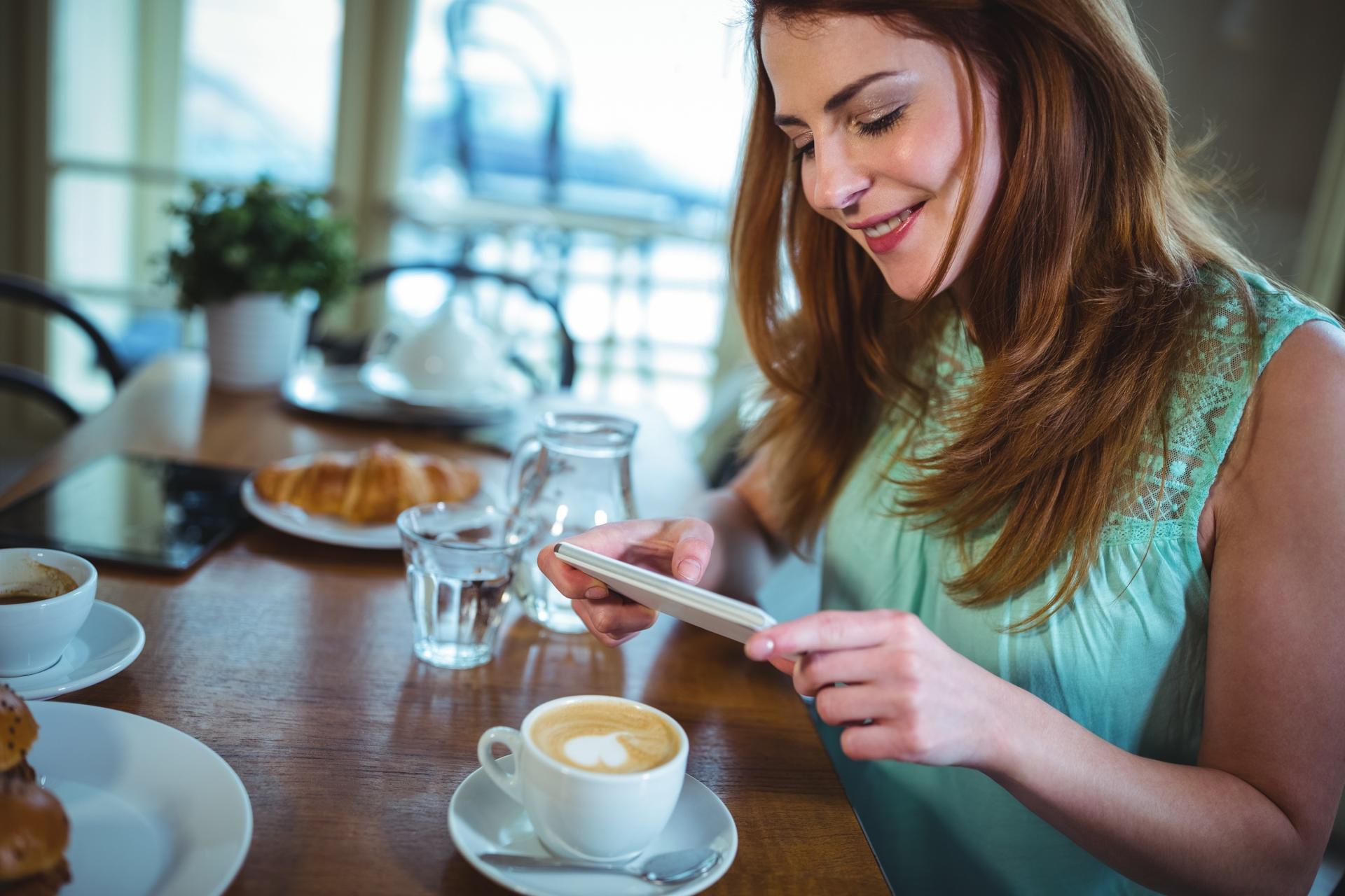 Hôtels, gares, cafés : NordVPN baisse son prix pour les vacances