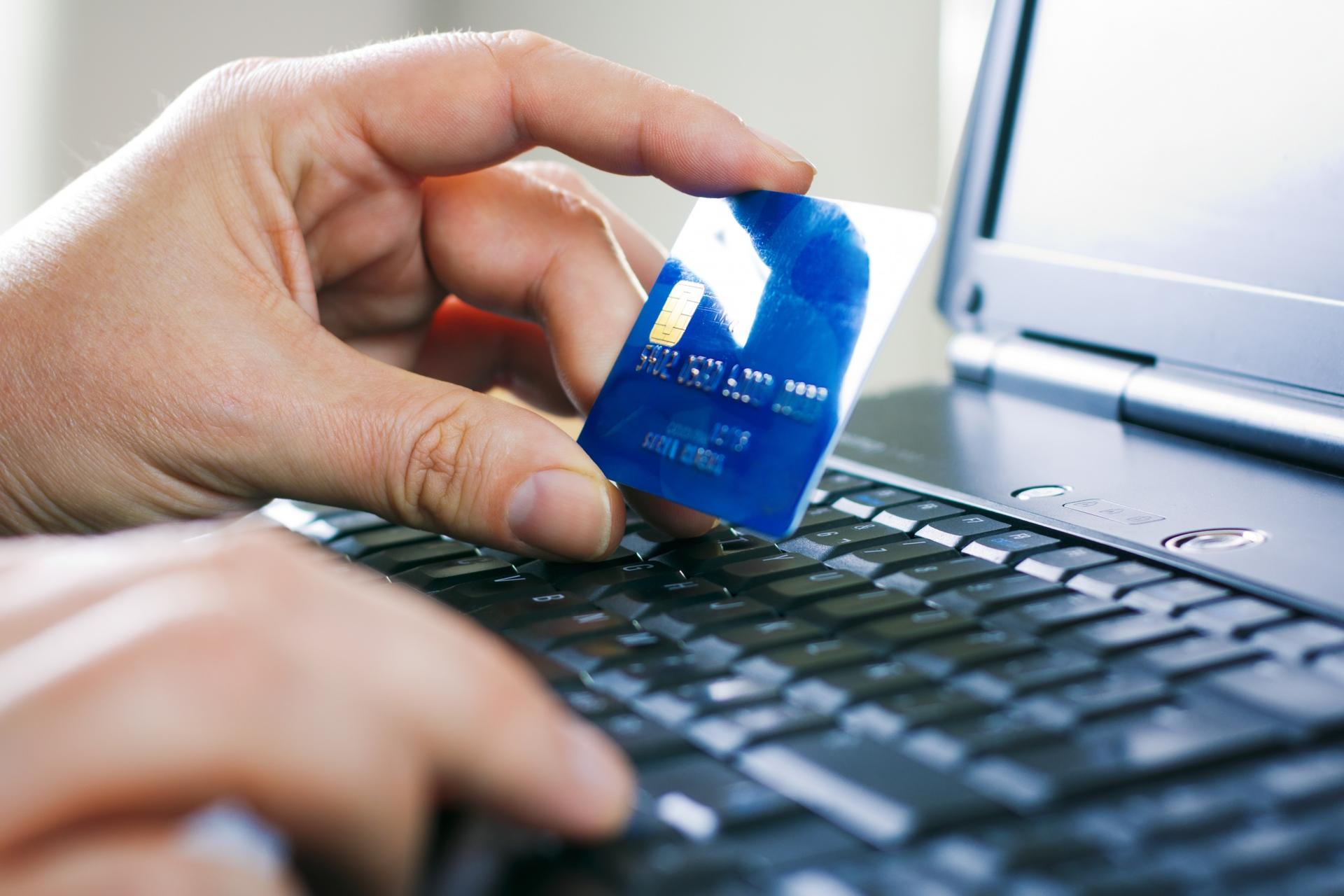 Soldes d’été : protégez vos paiements en ligne avec Norton avant de faire vos achats