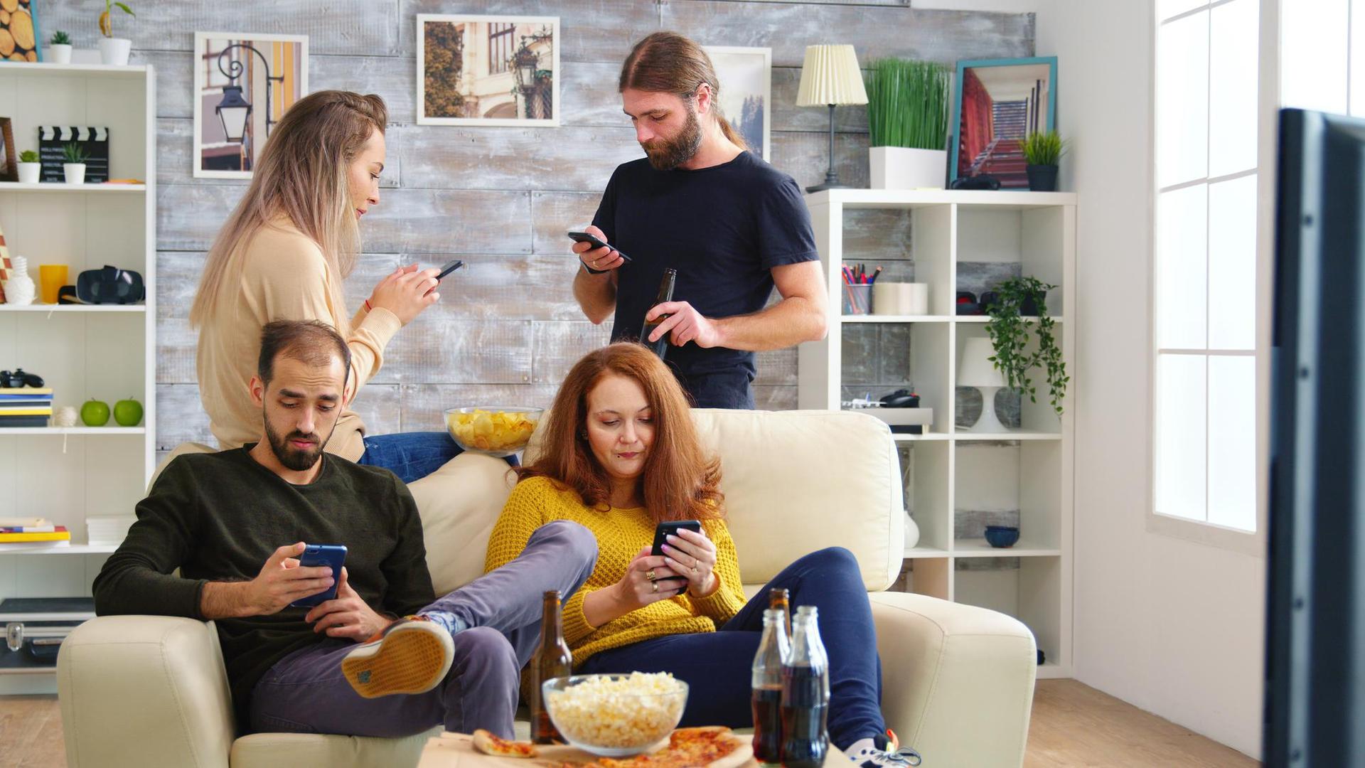 Soirée de match : Surfshark protège tous les appareils du foyer