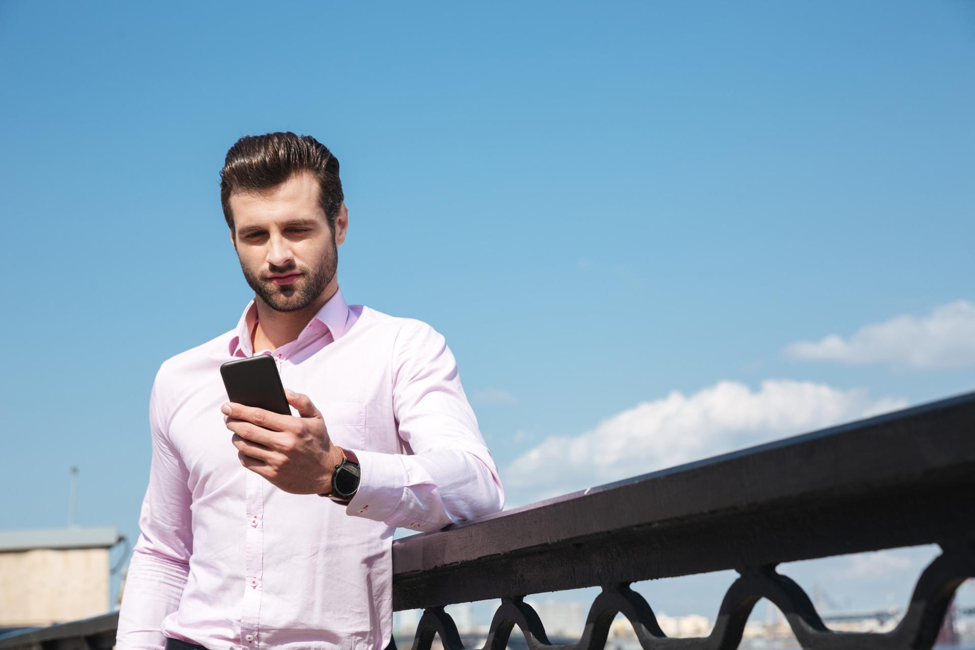 Voyage à Dubaï : choisir une eSIM pour rester connecté aux Émirats