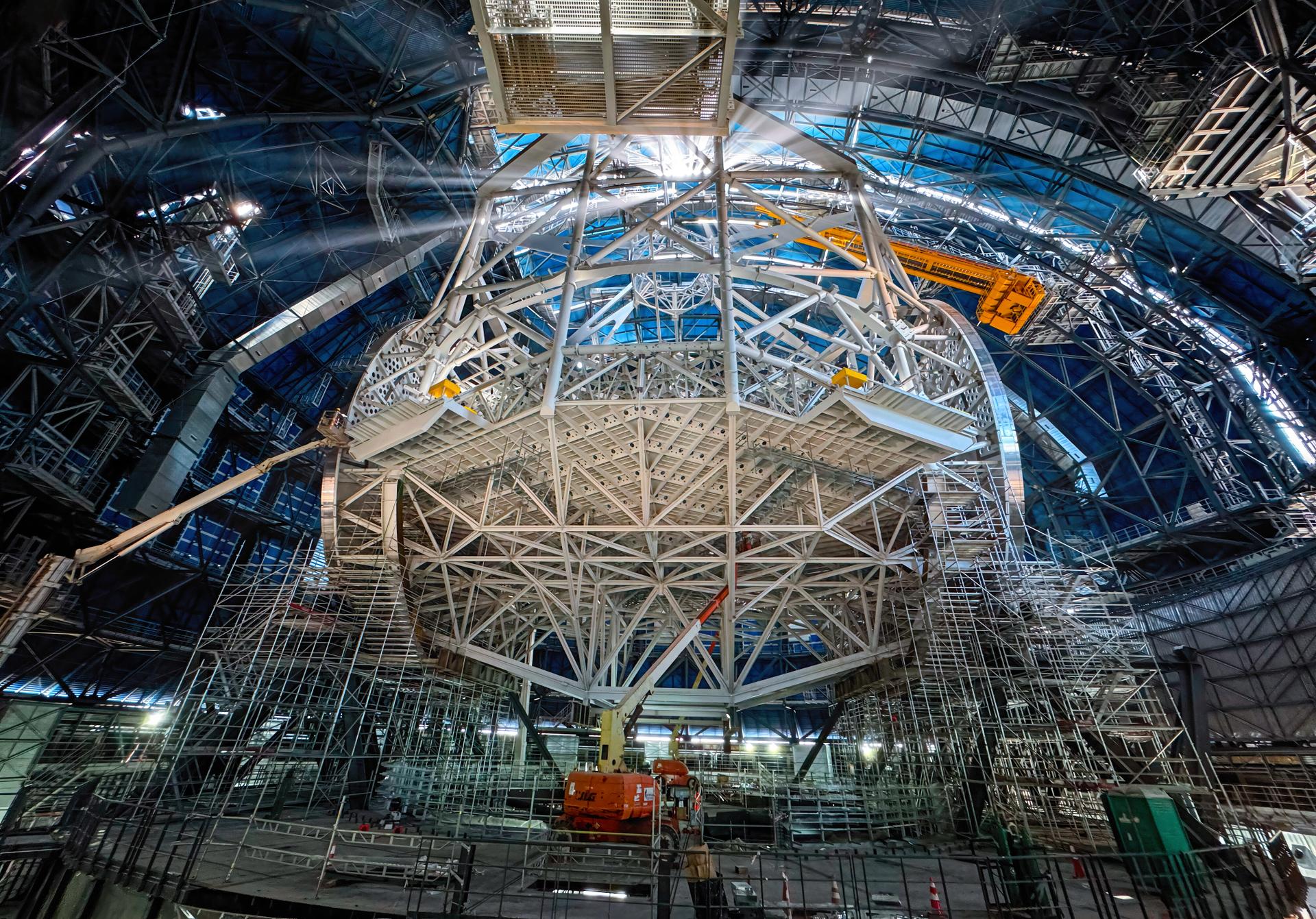 « Une erreur infime peut tout dérégler » : dans les coulisses du plus grand télescope du monde, un géant de 4 600 tonnes