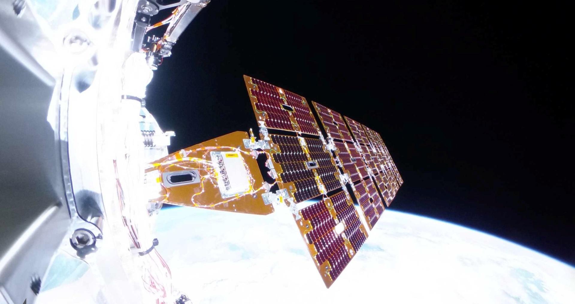 Panique à la Nasa avec sa mission spéciale de sauvetage : le robot qui doit capturer le satellite est devenu incontrôlable !