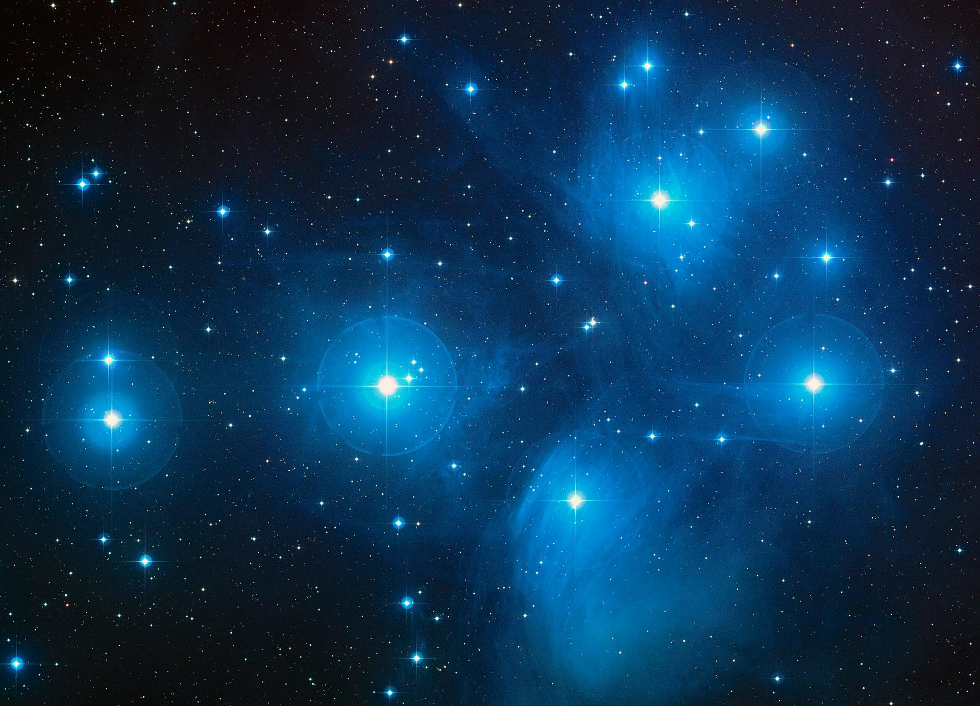 Une extraordinaire étoile quadruple défie les modèles actuels de formation stellaire !